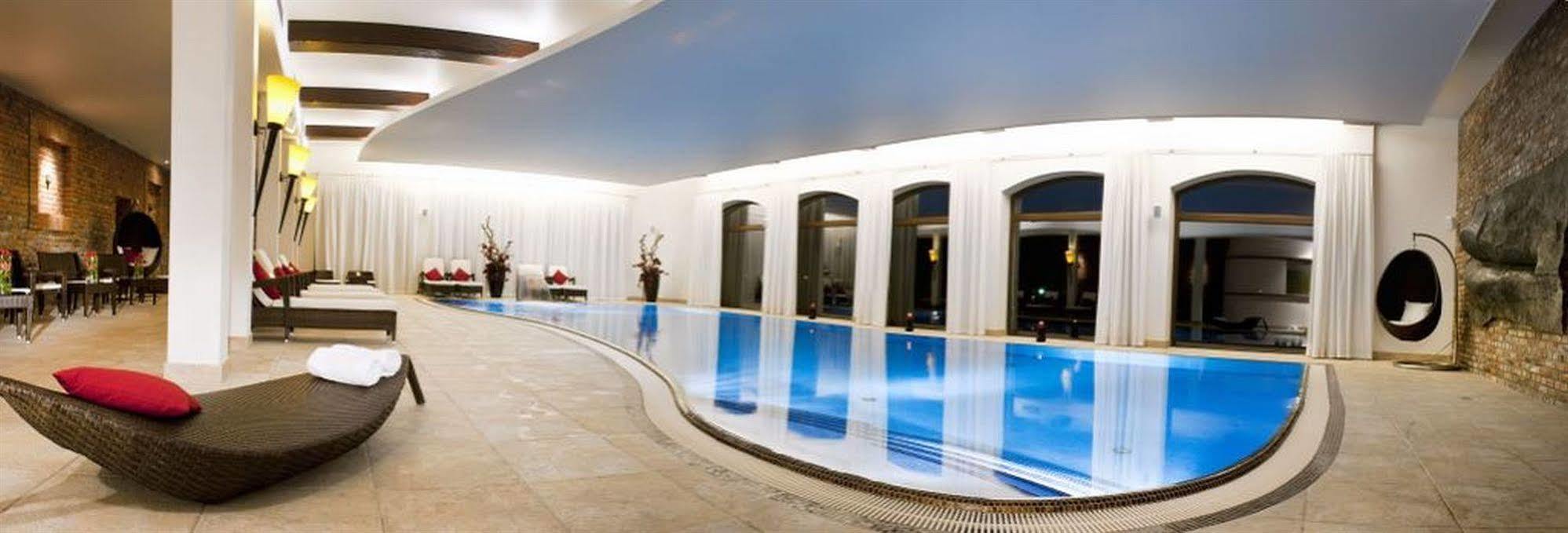Hotel Remes Opalenica Eksteriør billede