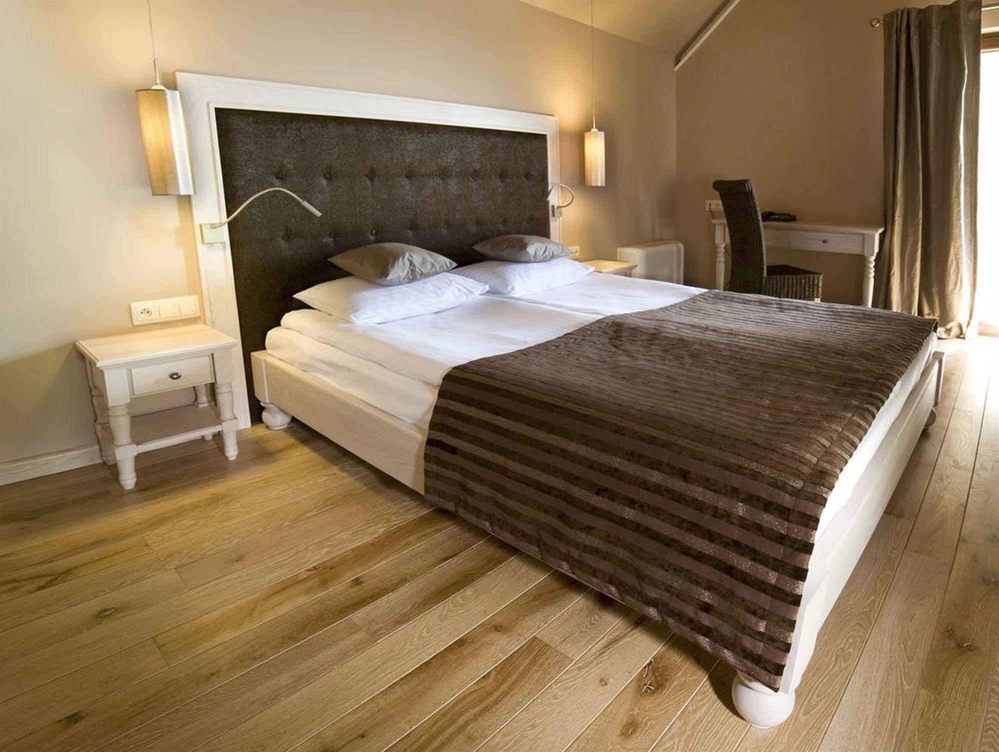 Hotel Remes Opalenica Eksteriør billede